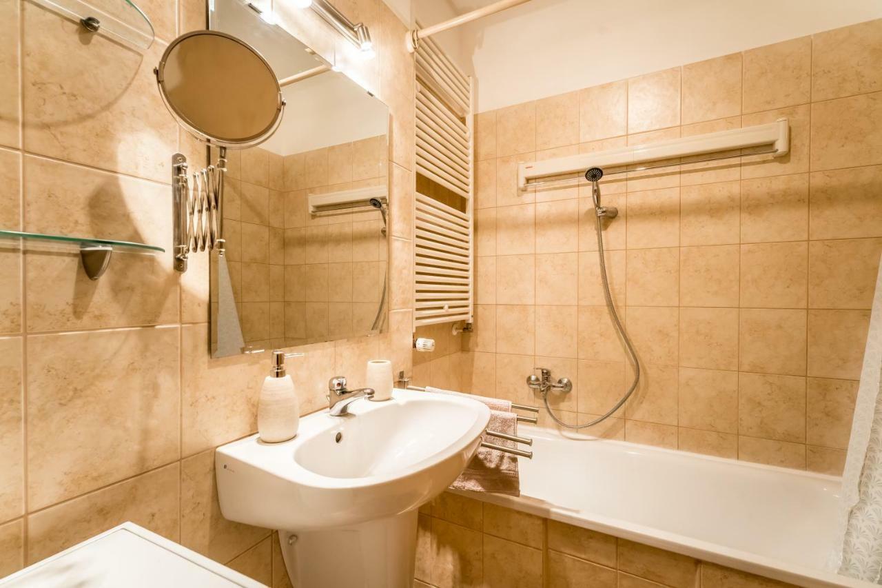 Bpr Hello Hollo Apartment Budapest Bagian luar foto